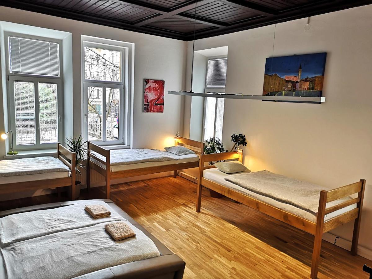 Vila Veselova, Ljubljana City Center Hostel Luaran gambar